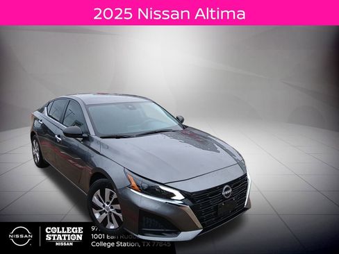 Used 2025 Nissan Altima 2.5 S image 1