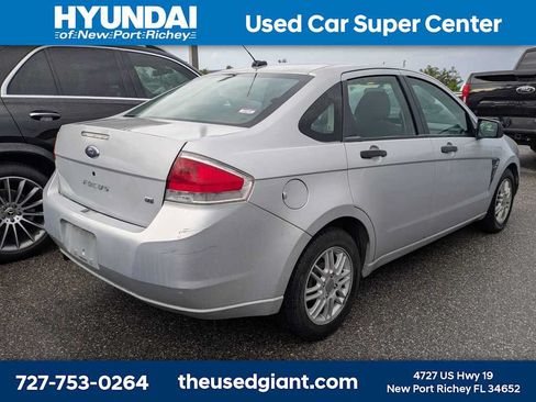 Used 2008 Ford Focus SE FWD image 2