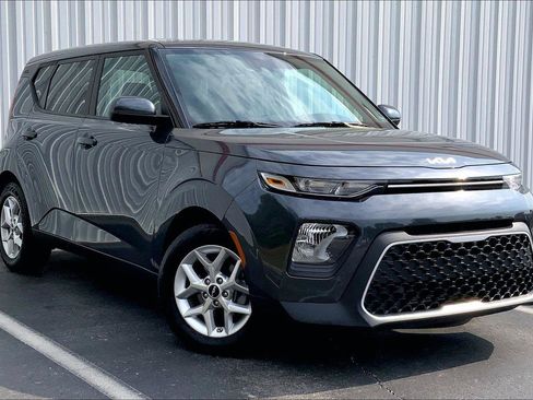 Used 2022 Kia Soul LX w/ Technology Package FWD image 2