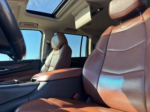 Used 2019 Cadillac Escalade ESV Luxury image 35