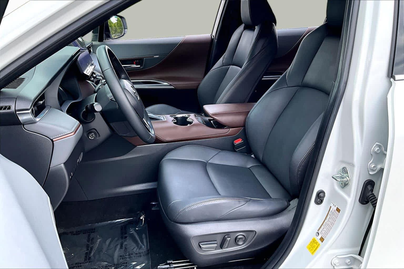 Used 2023 Toyota Venza XLE AWD/4WD image 8