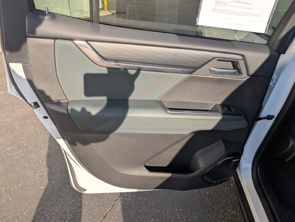 Used 2025 GMC Acadia AT4 w/ LPO, Floor Liner Package AWD/4WD image 10