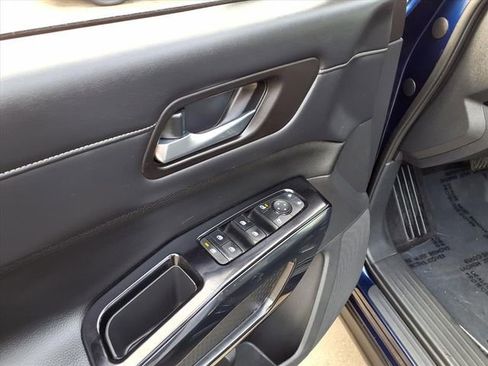 Used 2022 Nissan Pathfinder SV image 13