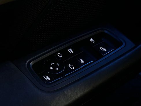 Used 2020 Porsche Taycan Turbo S image 34