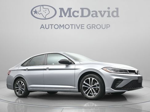 Used 2025 Volkswagen Jetta Sport FWD image 23
