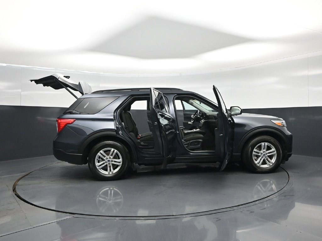 Used 2023 Ford Explorer XLT RWD image 4