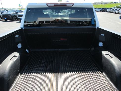 Used 2021 Chevrolet Silverado 1500 LT AWD/4WD image 12