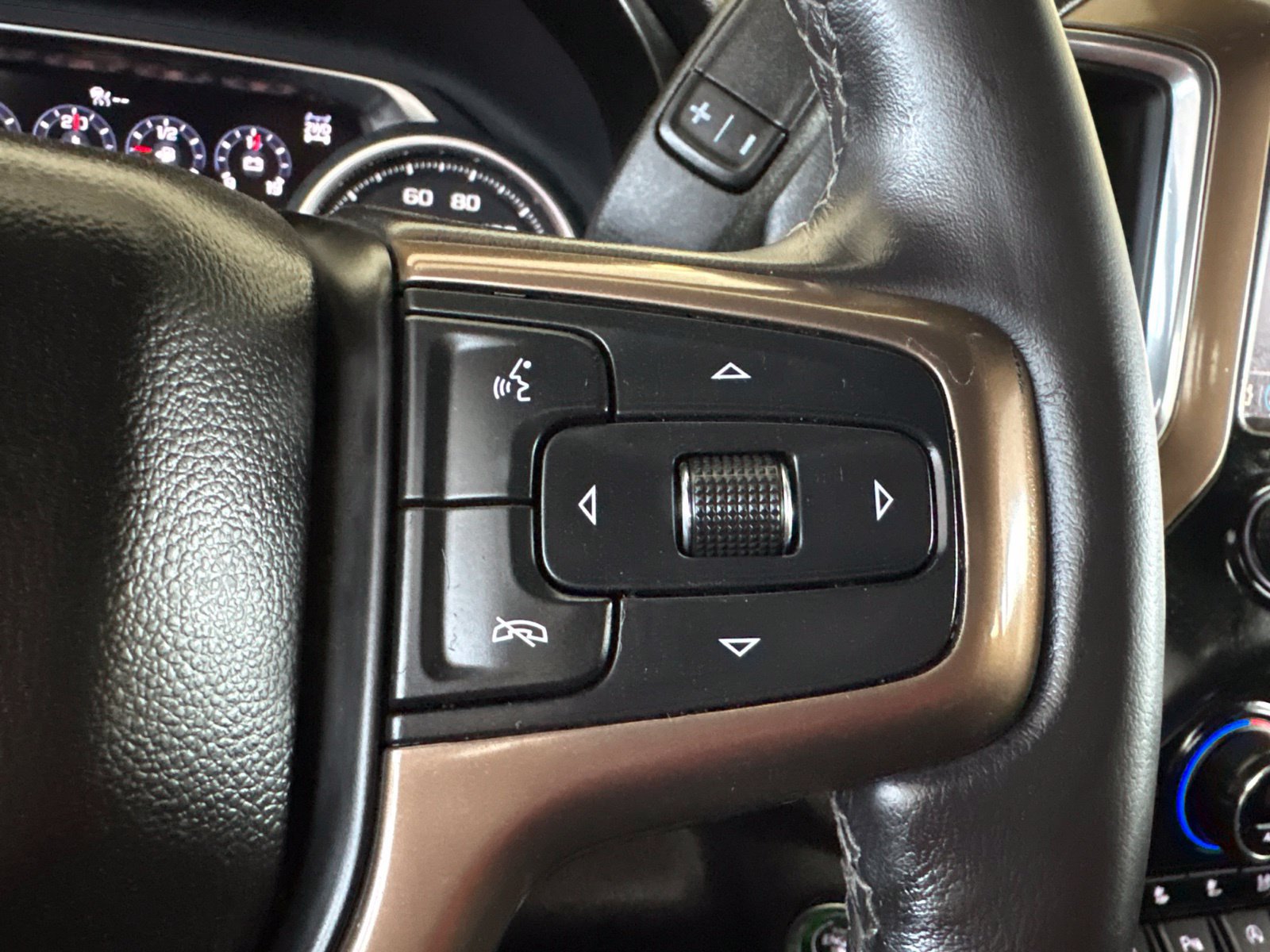Used 2020 Chevrolet Silverado 1500 High Country w/ Technology Package AWD/4WD image 32