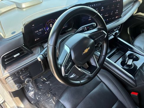 Used 2025 Chevrolet Tahoe LT RWD image 12