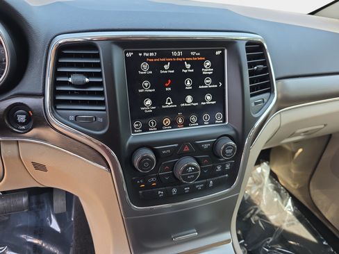 Used 2018 Jeep Grand Cherokee Limited AWD/4WD image 18