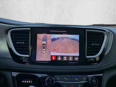 New 2026 Chrysler Pacifica Limited image 14