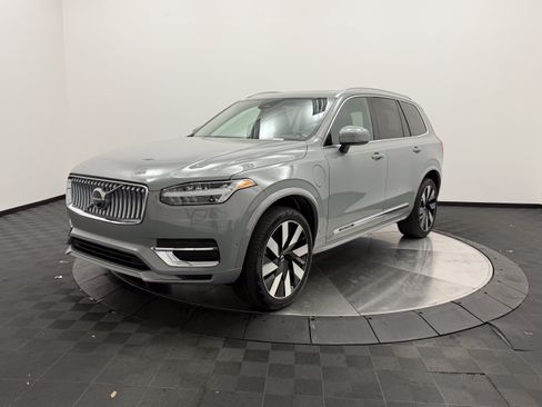 Certified 2024 Volvo XC90 T8 Plus AWD/4WD image 3