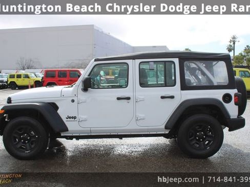 Used 2023 Jeep Wrangler Sport image 7