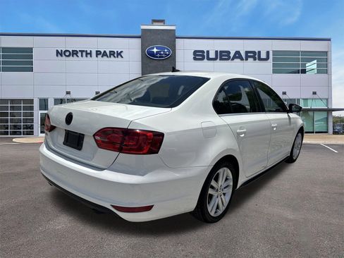 Used 2012 Volkswagen Jetta GLI FWD image 3
