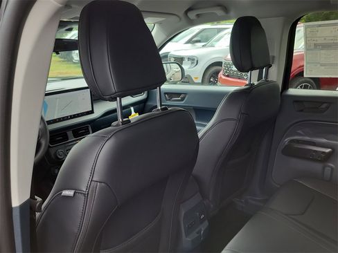 New 2025 Ford Maverick Lariat w/ Black Appearance Package image 9