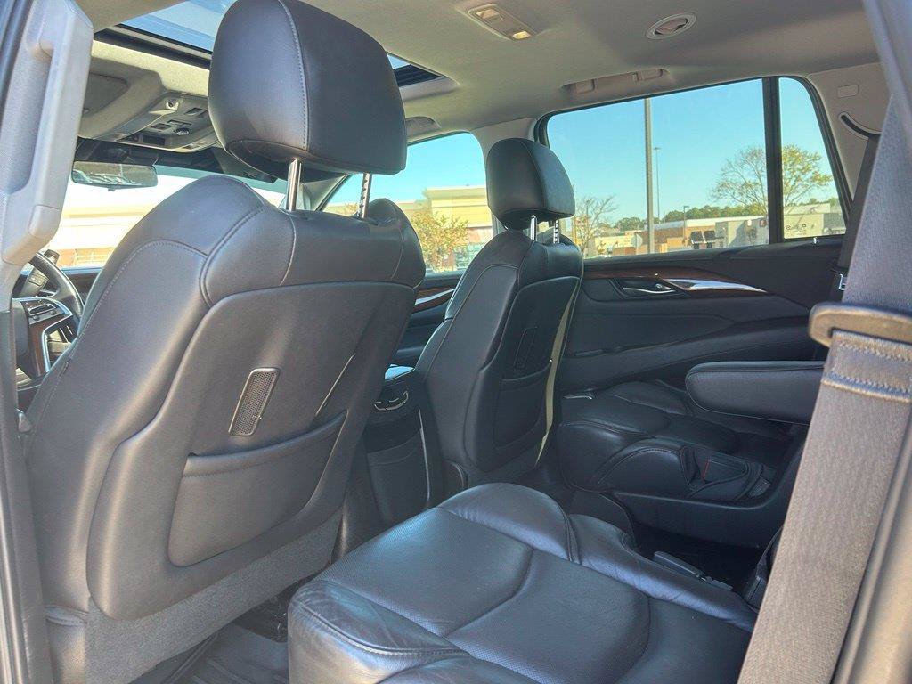 Used 2018 Cadillac Escalade Luxury AWD/4WD image 9