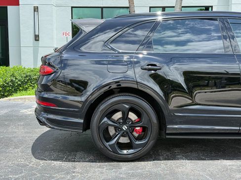 Used 2022 Bentley Bentayga AWD/4WD image 4