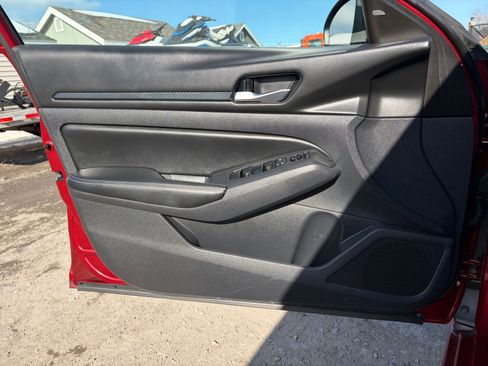 Used 2025 Nissan Altima 2.5 SV image 18