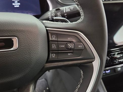 New 2025 Jeep Grand Cherokee Limited w/ Black Appearance Package image 19