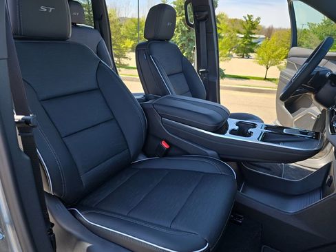 New 2026 Buick Enclave Sport Touring w/ LPO, Floor Liner Package AWD/4WD image 10