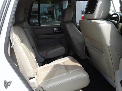 Used 2017 Lincoln Navigator Select image 11