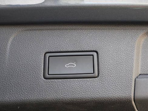 Used 2024 Volkswagen Atlas SE AWD/4WD image 7