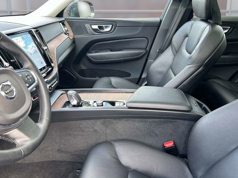 Used 2022 Volvo XC60 B5 Momentum w/ Climate Package AWD/4WD image 23