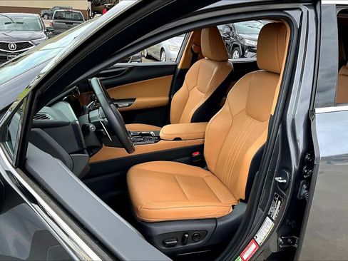 Used 2025 Lexus NX 250 FWD w/ Towing Package (2000 Lbs) image 7