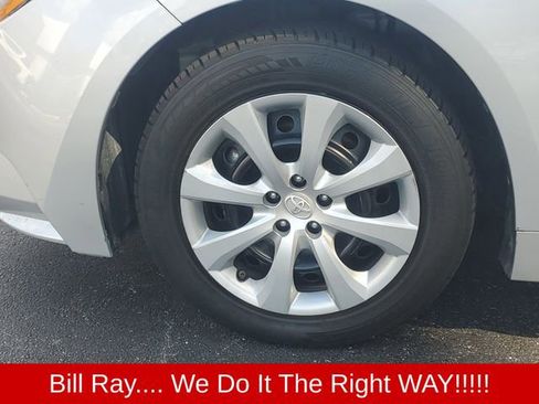 Used 2022 Toyota Corolla LE image 5