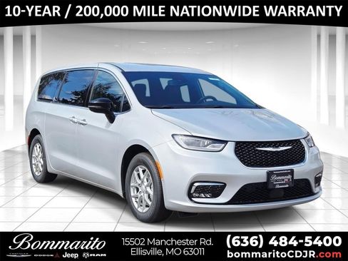 New 2026 Chrysler Pacifica Select FWD image 1