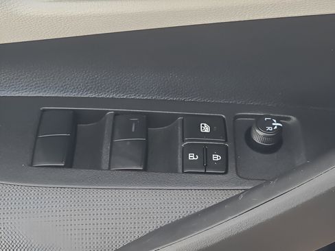 Certified 2025 Toyota Corolla LE image 27