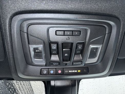 Used 2021 Chevrolet Silverado 1500 High Country w/ Technology Package image 33