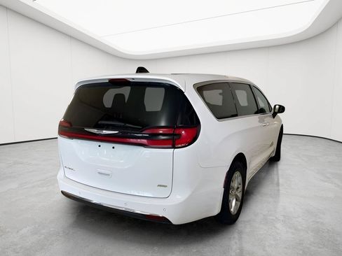 Used 2023 Chrysler Pacifica Touring-L AWD/4WD image 20