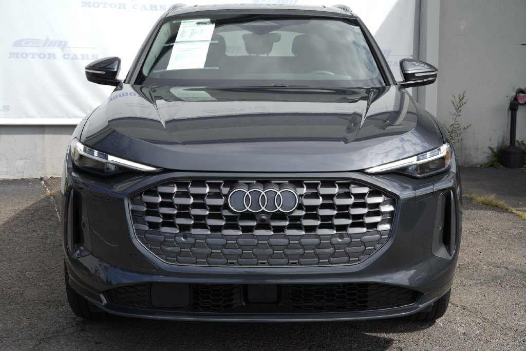 Used 2025 Audi Q5 Premium Plus w/ Premium Plus AWD/4WD image 5