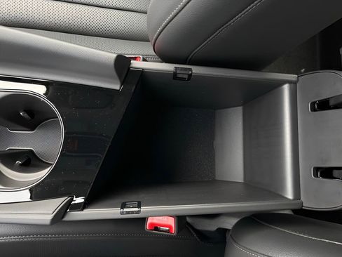 New 2025 Hyundai Elantra Limited image 36