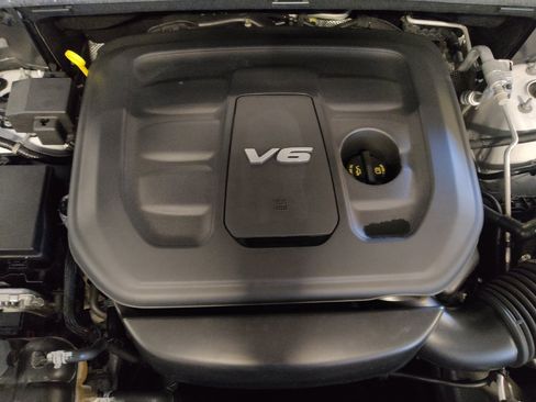 Used 2018 Jeep Grand Cherokee Laredo image 30