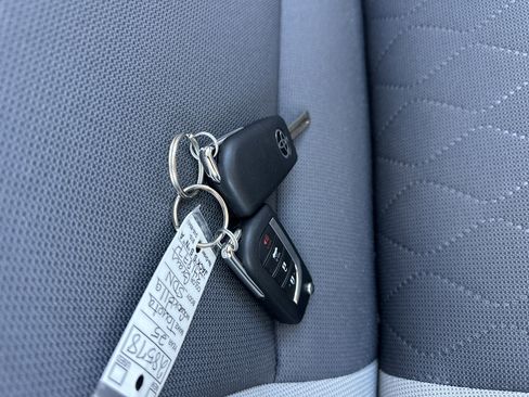 Used 2025 Toyota Corolla LE image 20