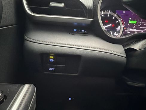 Used 2022 Toyota Highlander XSE FWD image 18