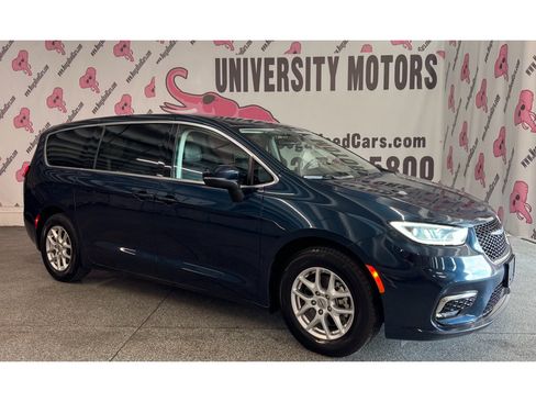 Used 2023 Chrysler Pacifica Touring-L FWD image 3