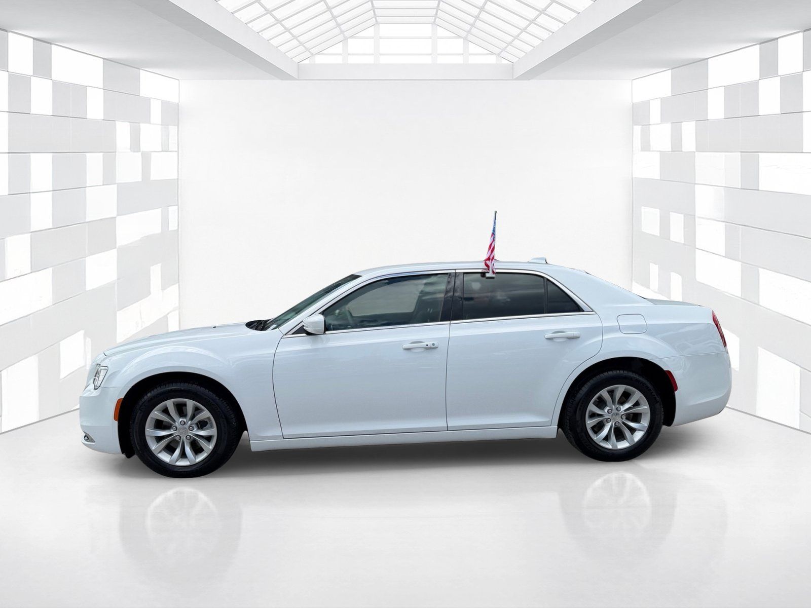 Used 2023 Chrysler 300 Touring RWD image 4