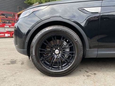 Used 2019 Land Rover Discovery SE AWD/4WD image 11