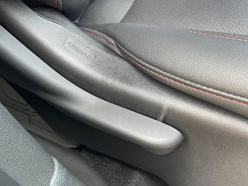 Used 2024 Chevrolet Trax RS w/ Sunroof Package FWD image 12