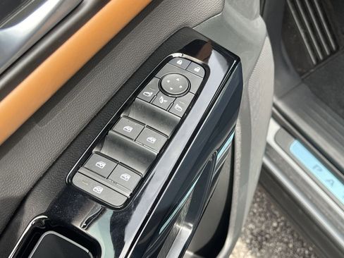 New 2026 Nissan Pathfinder Platinum FWD image 16