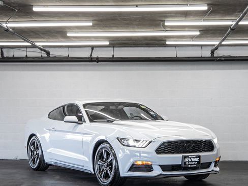 Used 2015 Ford Mustang Coupe image 7