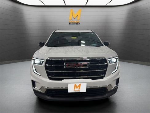 Used 2025 GMC Acadia Elevation image 3