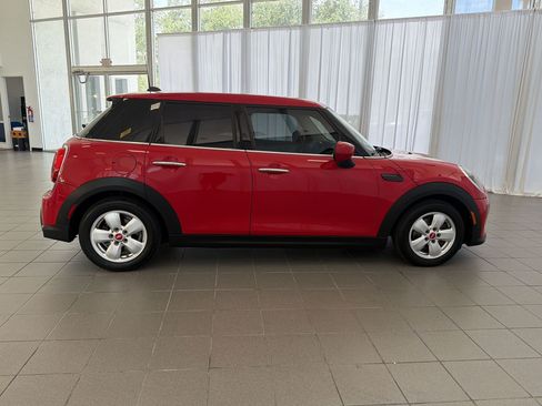 Used 2022 MINI Cooper 4-Door Hardtop w/ Storage Package FWD image 8