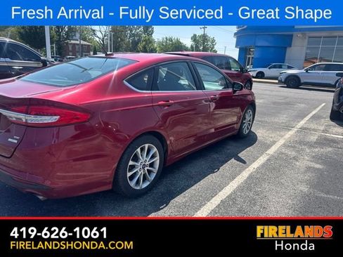 Used 2017 Ford Fusion SE w/ Fusion SE Technology Package FWD image 7