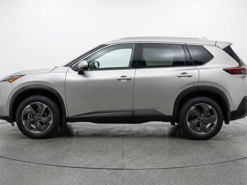 Used 2025 Nissan Rogue SV FWD image 5