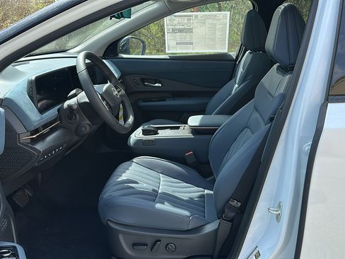 New 2025 Nissan Ariya Platinum image 7