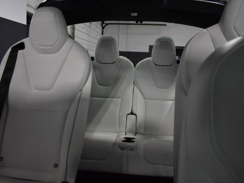 Used 2023 Tesla Model X Plaid image 34